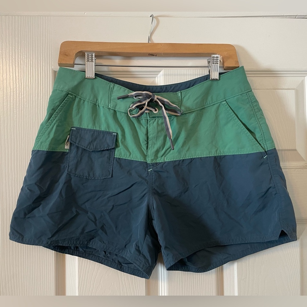 Stio Women’s Downwater Swim/Board Short Green/Navy